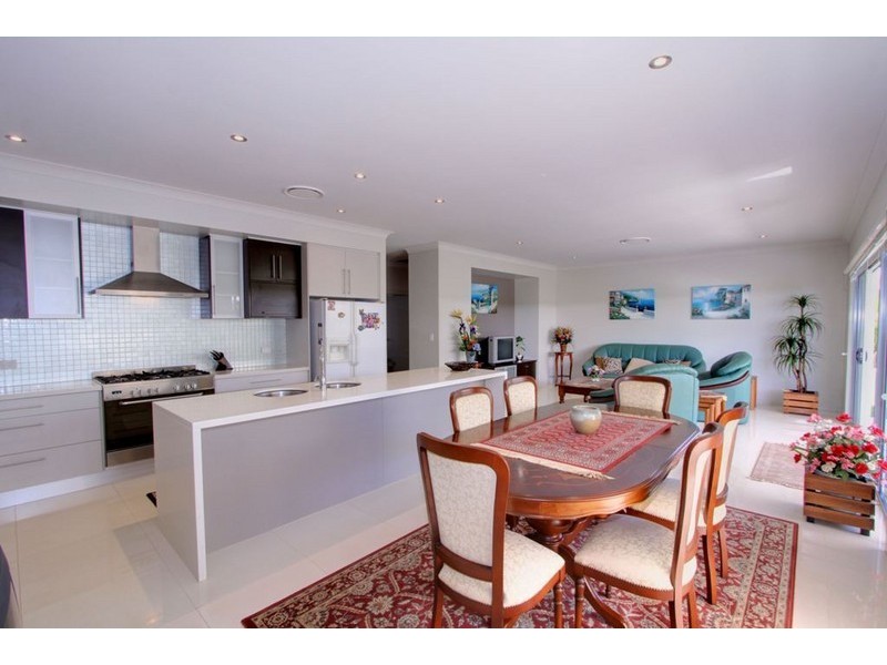 4 Parkside Parade, Bargara QLD 4670