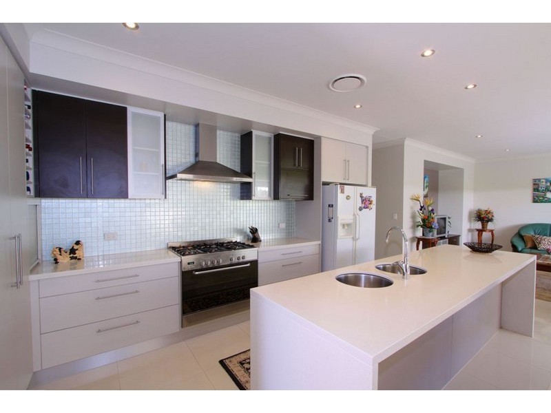 4 Parkside Parade, Bargara QLD 4670