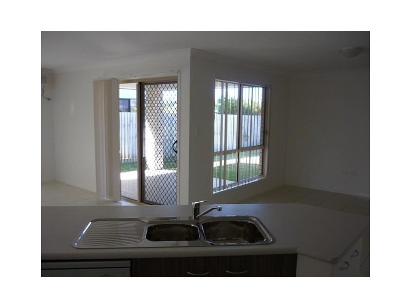 10/5 Robert John Circuit, Coral Cove QLD 4670