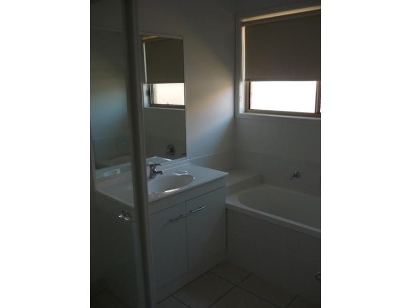 10/5 Robert John Circuit, Coral Cove QLD 4670