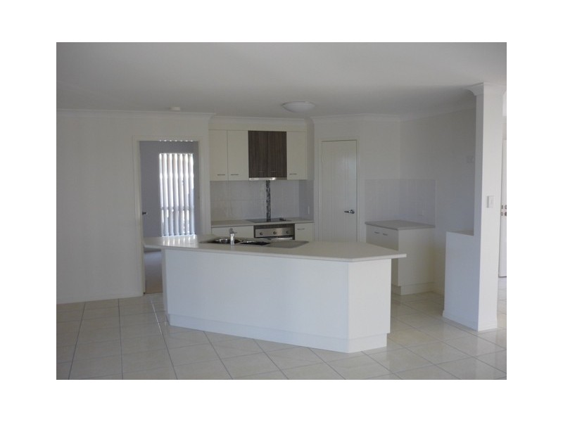 10/5 Robert John Circuit, Coral Cove QLD 4670