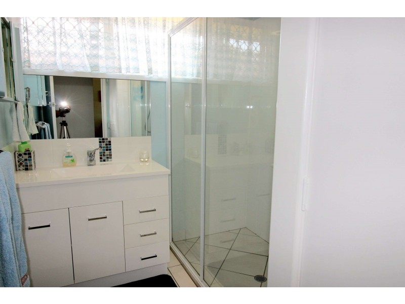 11 Wilson Street, Kepnock QLD 4670