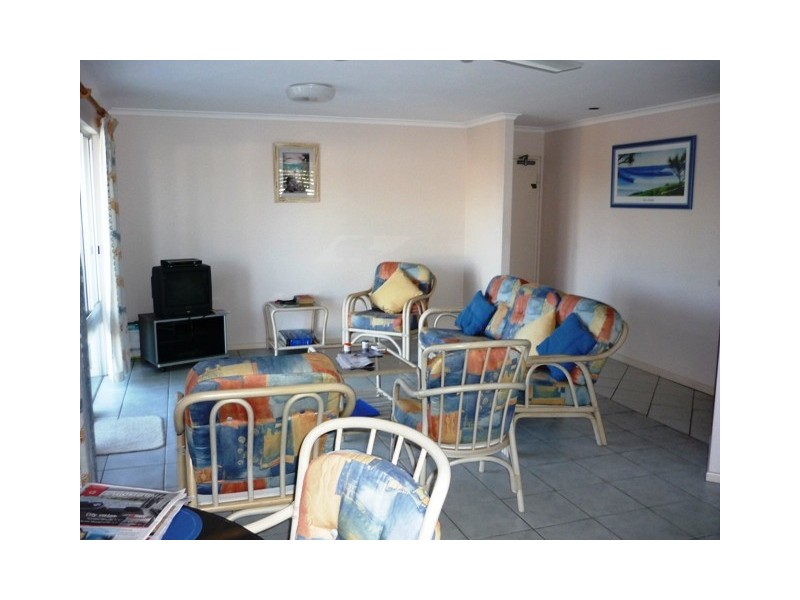 Unit 1 Coral Coast Plaza, 20 Bauer St, Bargara QLD 4670