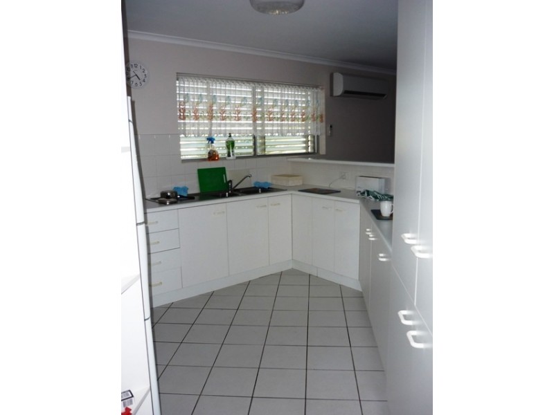 Unit 1 Coral Coast Plaza, 20 Bauer St, Bargara QLD 4670