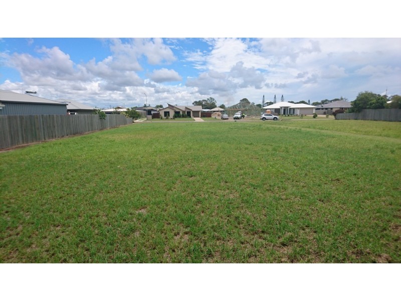 8 Sandstone Street, Burnett Heads QLD 4670