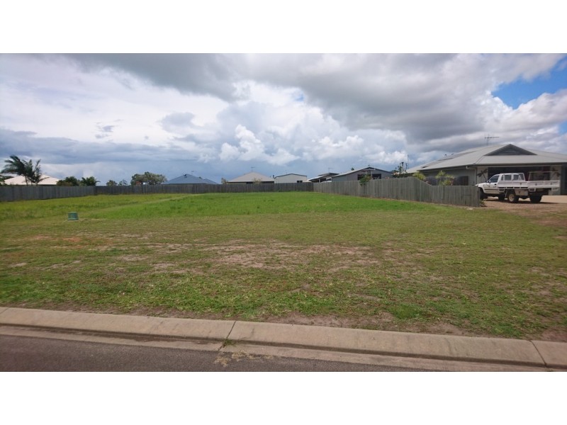 8 Sandstone Street, Burnett Heads QLD 4670
