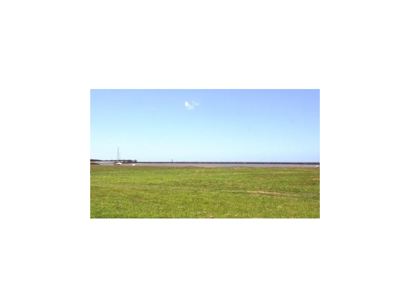 29 Zunker Street, Burnett Heads QLD 4670