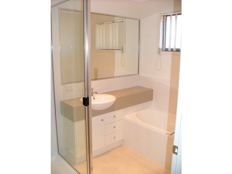 16 Back Hill Drive, Coral Cove QLD 4670