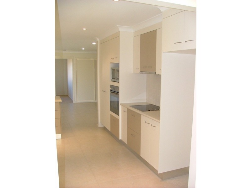 16 Back Hill Drive, Coral Cove QLD 4670