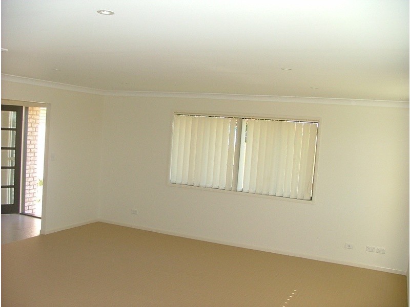 16 Back Hill Drive, Coral Cove QLD 4670