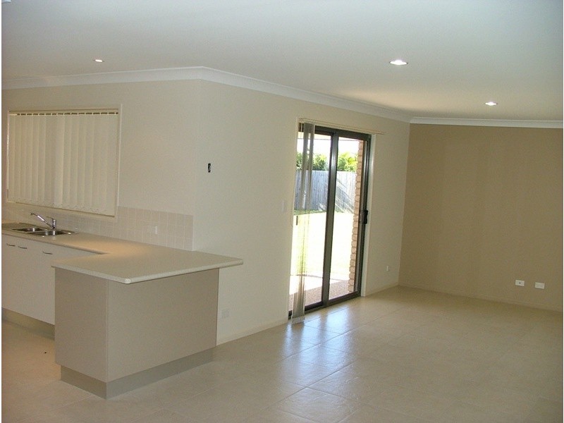 16 Back Hill Drive, Coral Cove QLD 4670