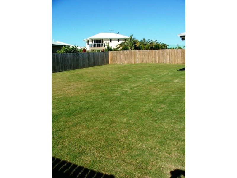 16 Back Hill Drive, Coral Cove QLD 4670