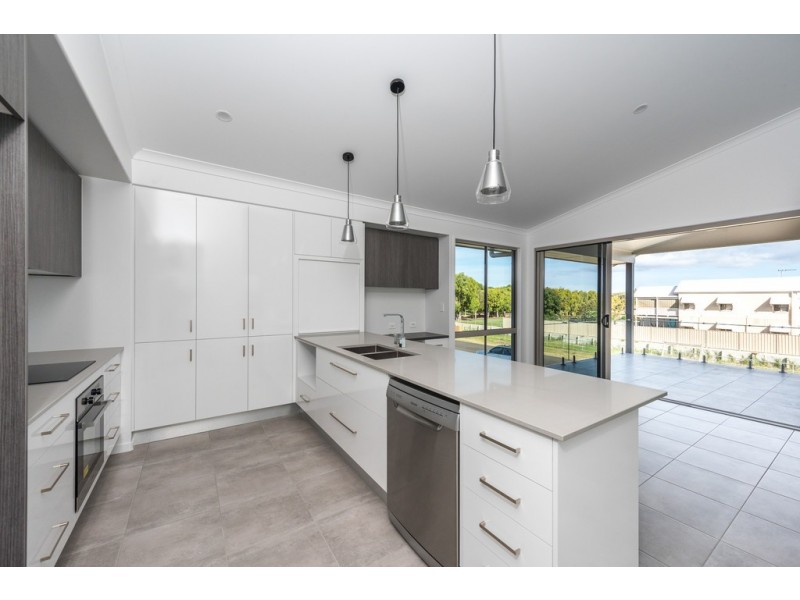 1 Greenview Drive, Bargara QLD 4670