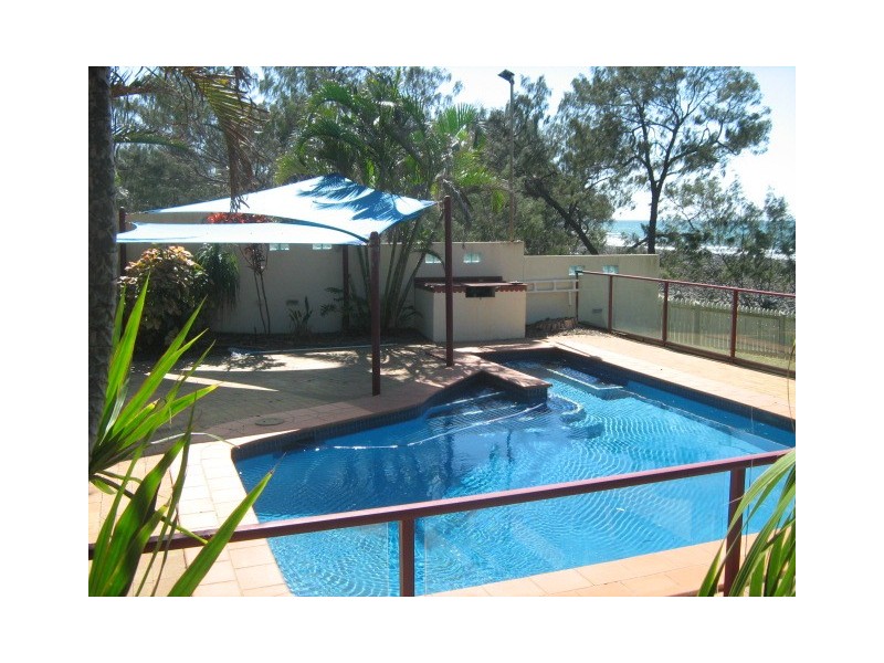 31 Pebble Beach Drive, Coral Cove QLD 4670