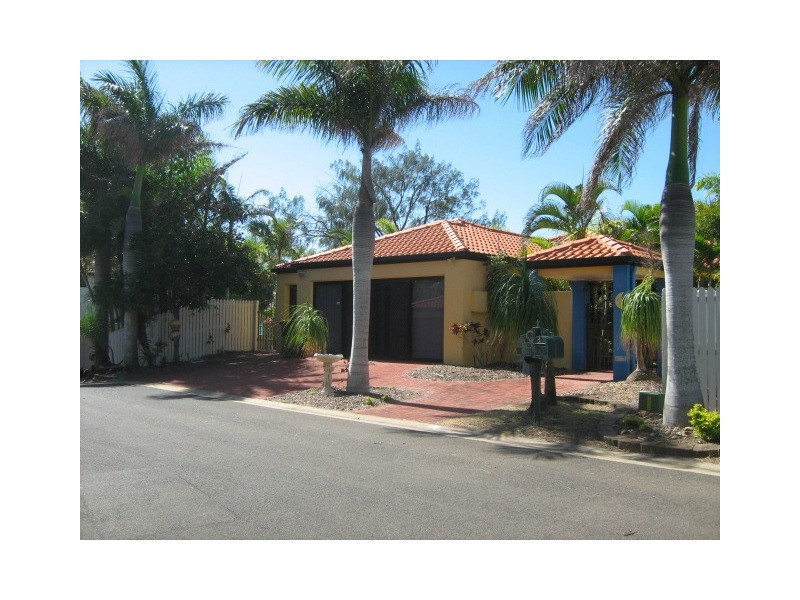 31 Pebble Beach Drive, Coral Cove QLD 4670