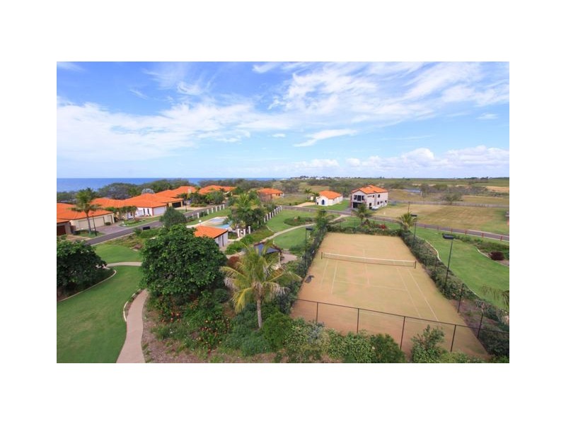 31 Pebble Beach Drive, Coral Cove QLD 4670