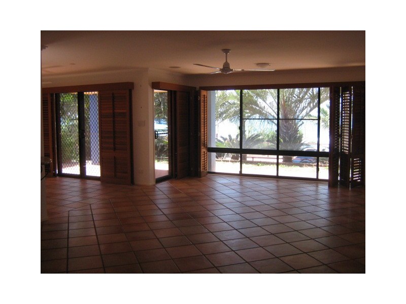31 Pebble Beach Drive, Coral Cove QLD 4670