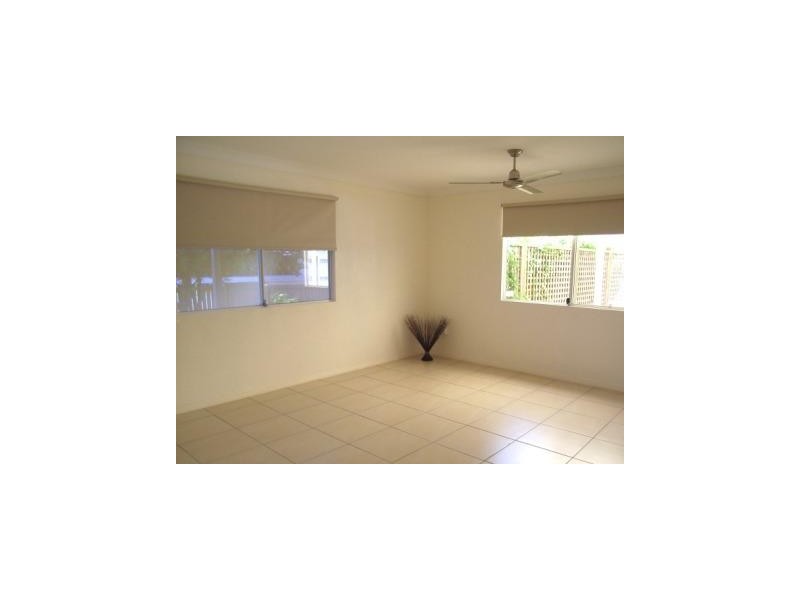 10 McKenzie Street, Burnett Heads QLD 4670