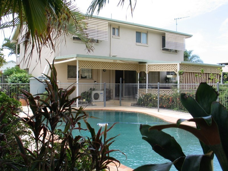 38 Nielson Ave, Burnett Heads QLD 4670