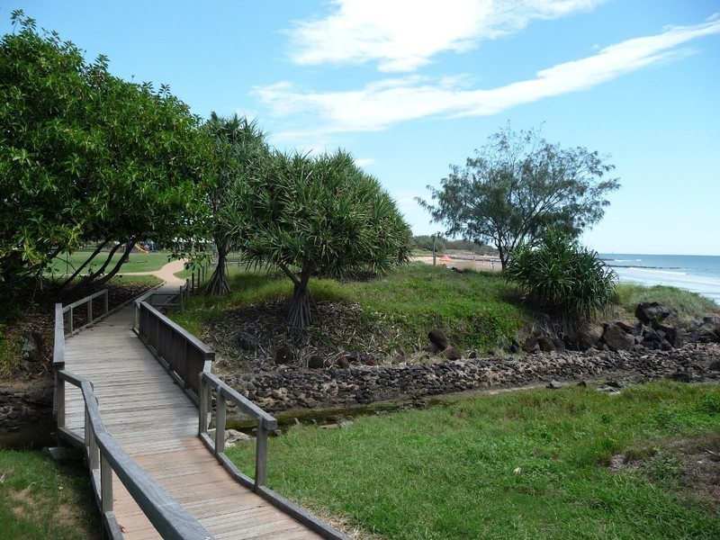 Unit 4, Coral Coast Plaza, 20 Bauer Street, Bargara QLD 4670