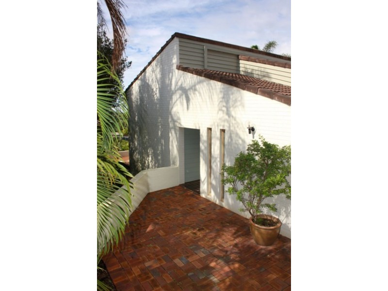 12 Heathwood Crescent, Qunaba QLD 4670