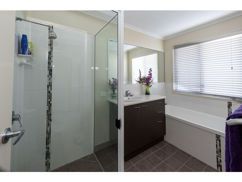 8 Avalon Street, Burnett Heads QLD 4670