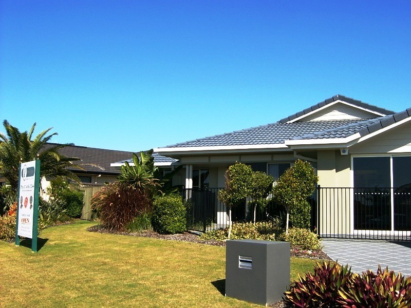 17 BREEZE  DRIVE, Bargara QLD 4670