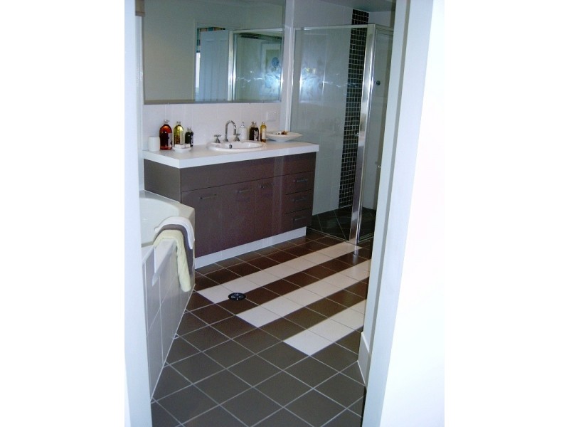 17 BREEZE  DRIVE, Bargara QLD 4670