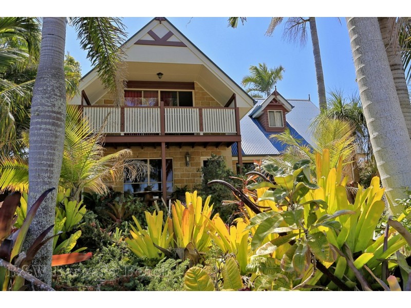 165 Barolin Esplanade, Coral Cove QLD 4670