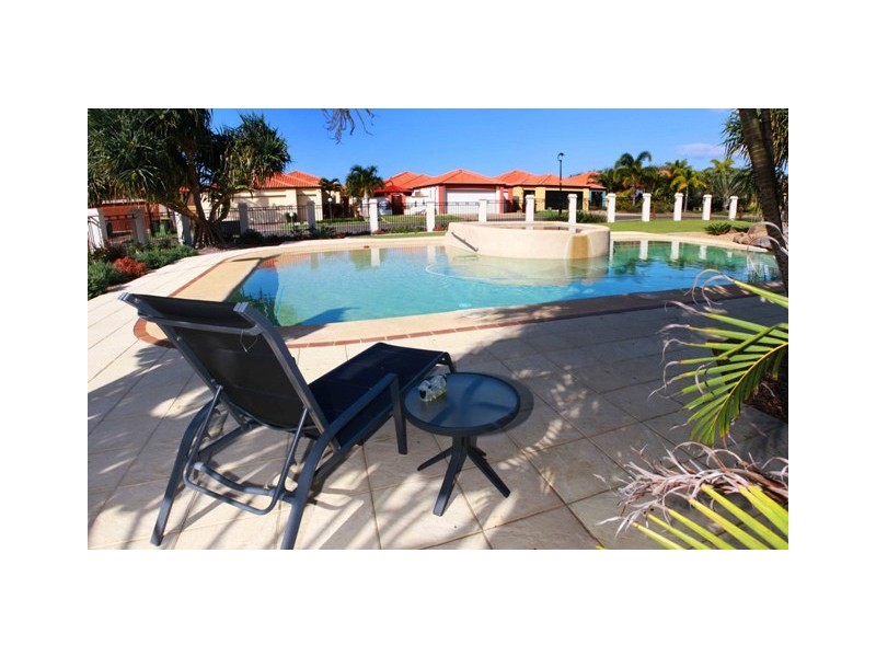 3/5 Chantelle Circuit, Coral Cove QLD 4670