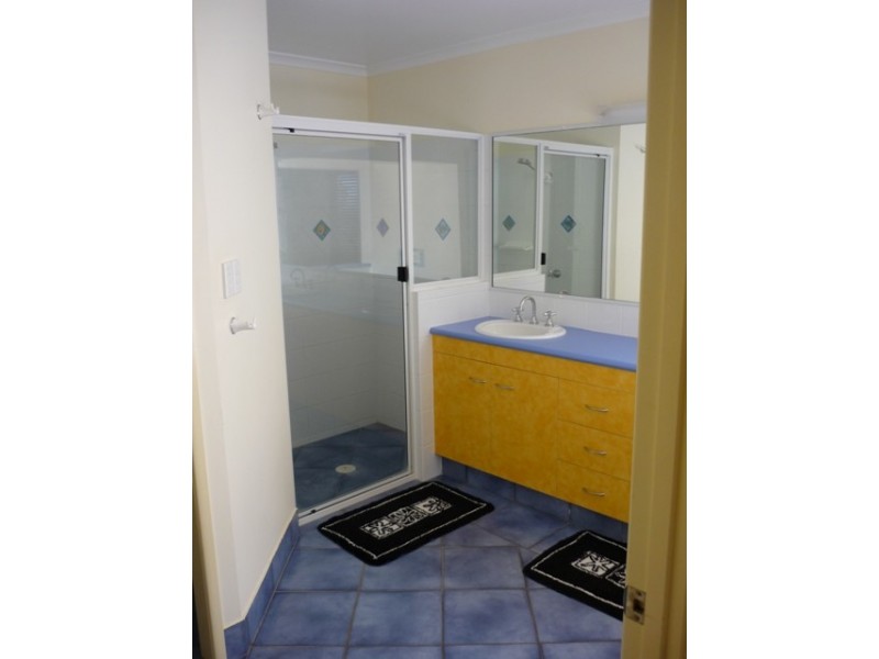 3/5 Chantelle Circuit, Coral Cove QLD 4670