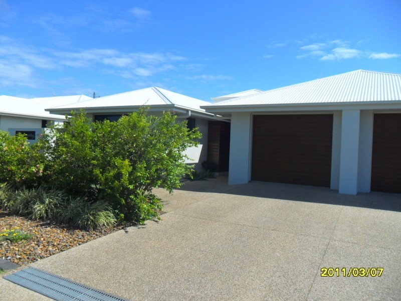 House 3, 41 Grimwood Street, Bargara QLD 4670