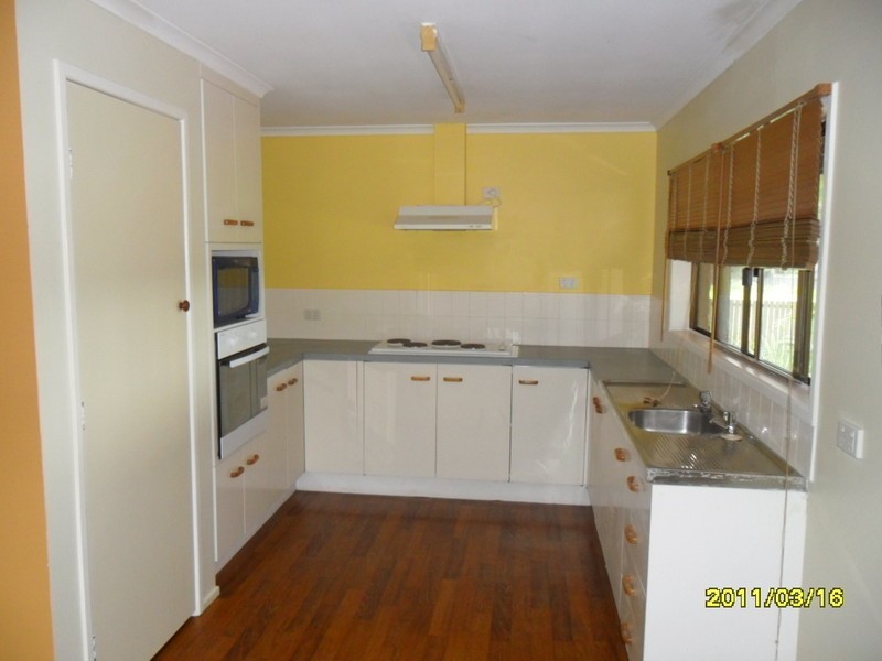8 Bisdee Street, Coral Cove QLD 4670