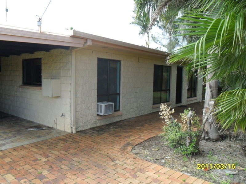 8 Bisdee Street, Coral Cove QLD 4670