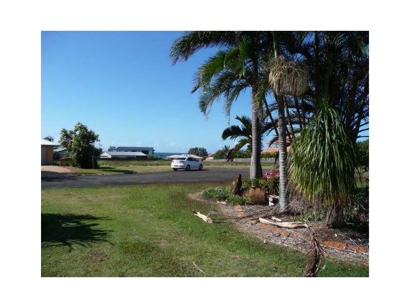 10 Tarni Street, Coral Cove QLD 4670