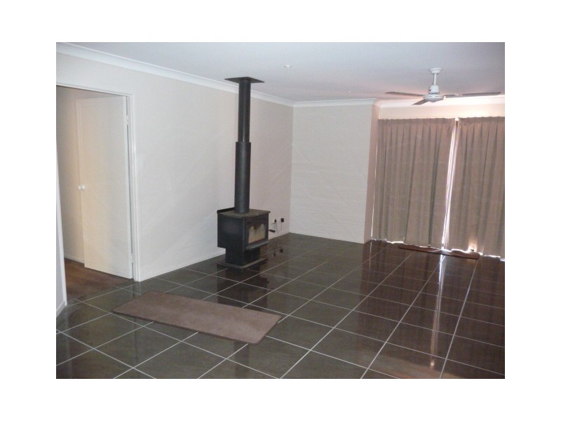 10 Tarni Street, Coral Cove QLD 4670