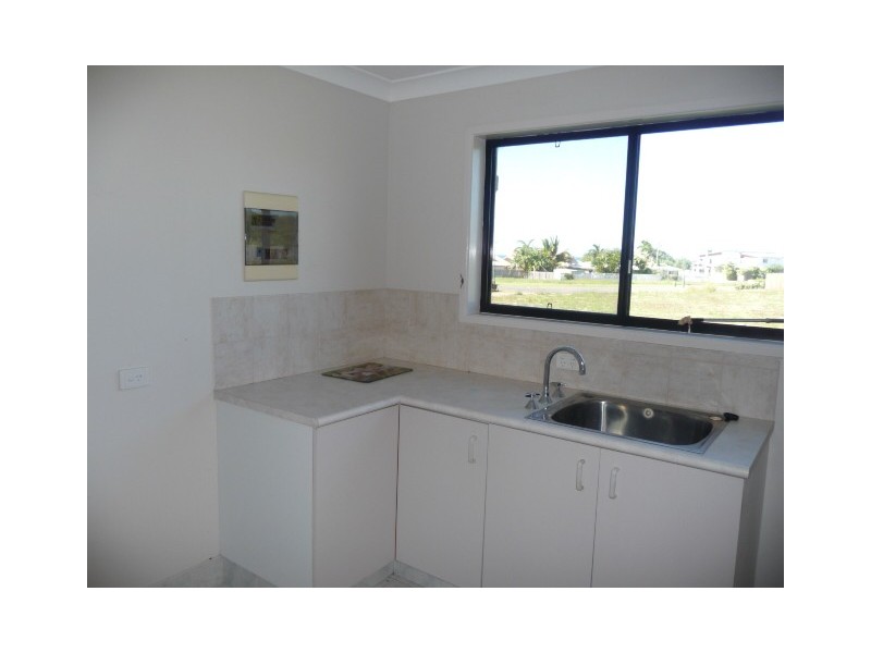 10 Tarni Street, Coral Cove QLD 4670