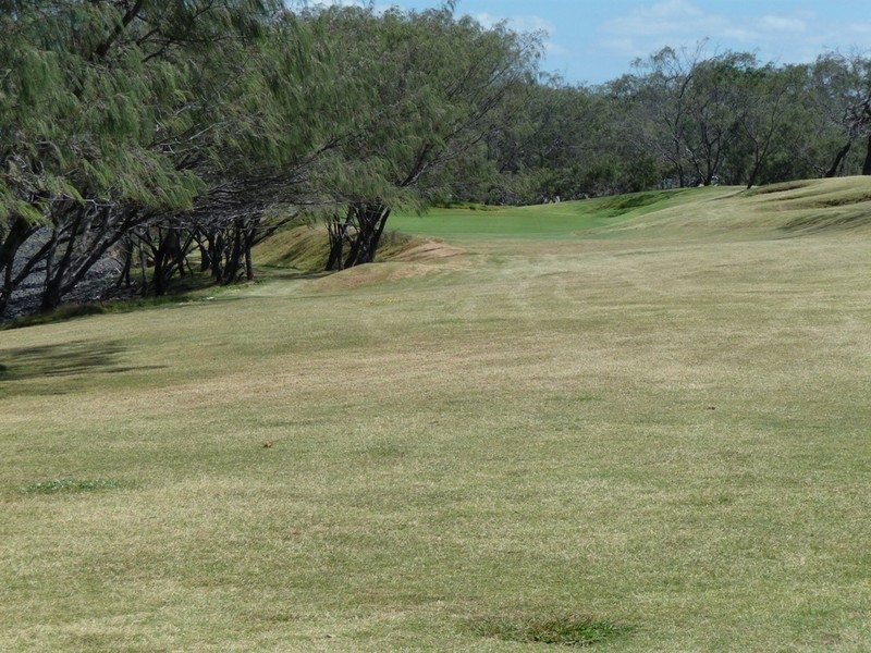 10 Bisdee Street, Coral Cove QLD 4670