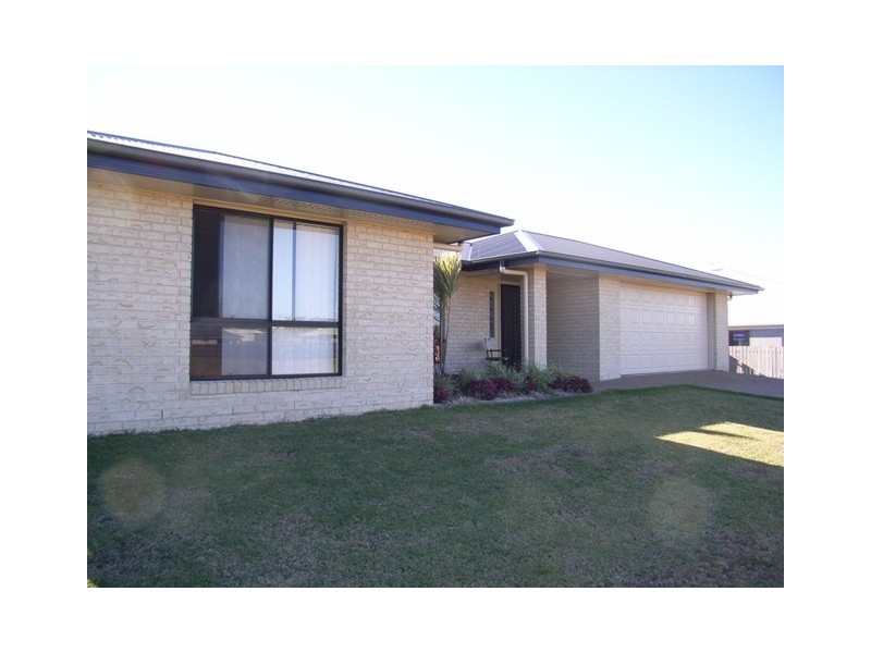 18 Bisdee Street, Coral Cove QLD 4670