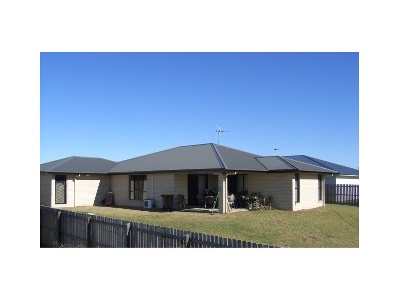 18 Bisdee Street, Coral Cove QLD 4670