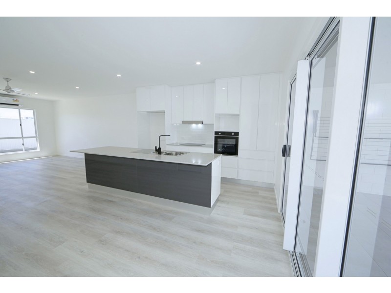 Units 2-4 @ 11 Holland Street, Bargara QLD 4670