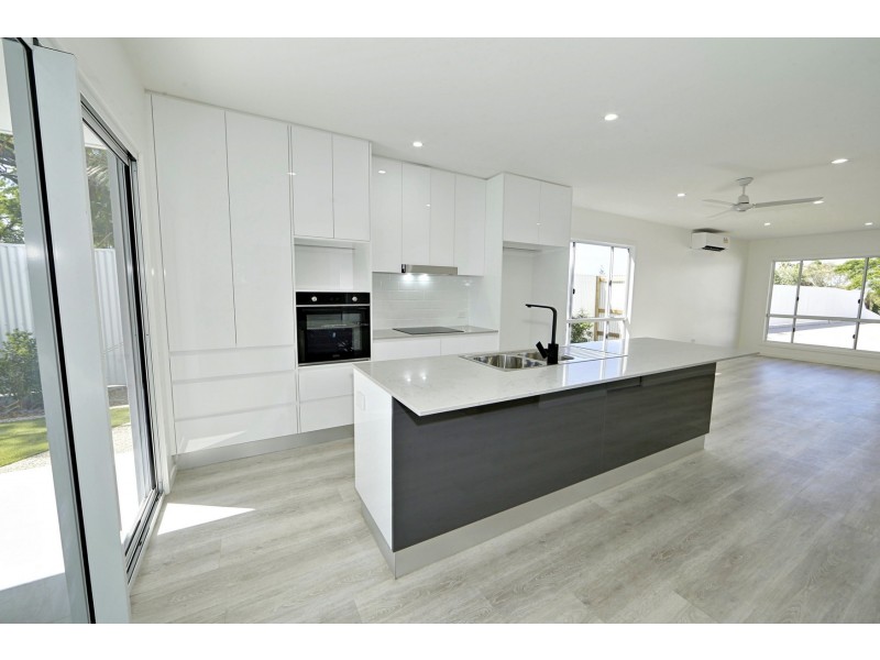 Units 2-4 @ 11 Holland Street, Bargara QLD 4670