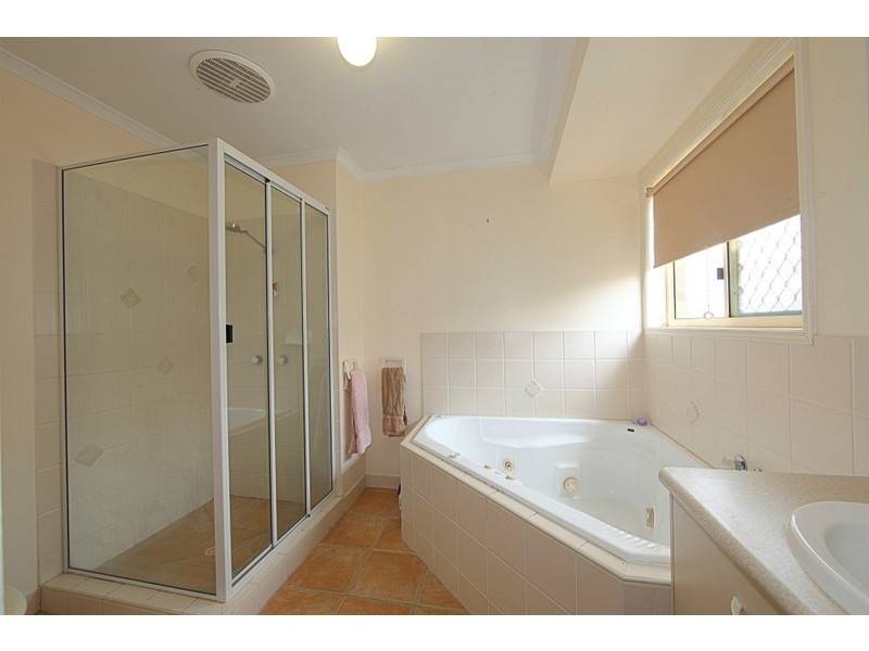 21 Peggy Drive, Coral Cove QLD 4670