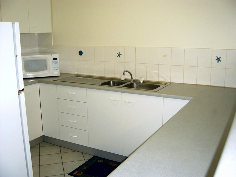 Unit 2, Coral Coast Plaza, 20 Bauer Street, Bargara QLD 4670