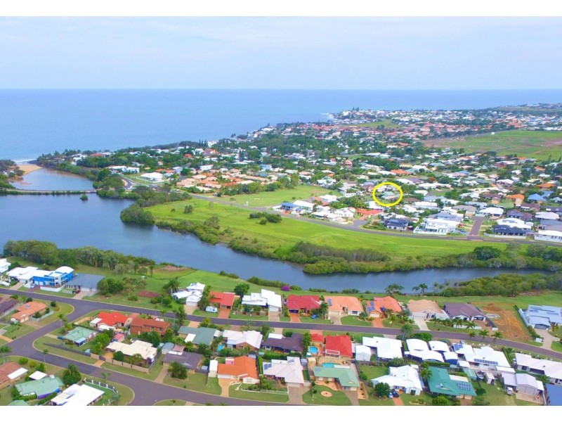 1 Henderson Row, Bargara QLD 4670