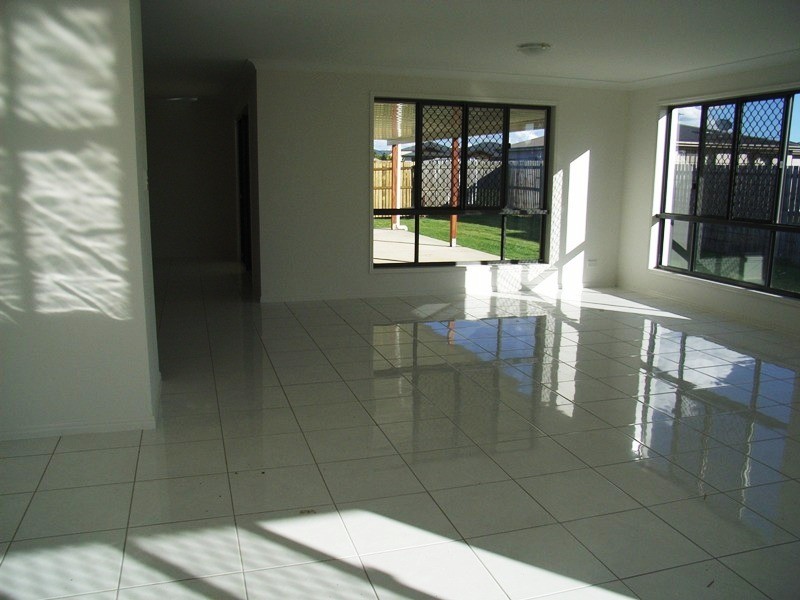 43 Bisdee Street, Coral Cove QLD 4670