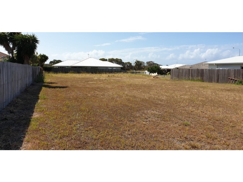 8 Evas Way, Bargara QLD 4670
