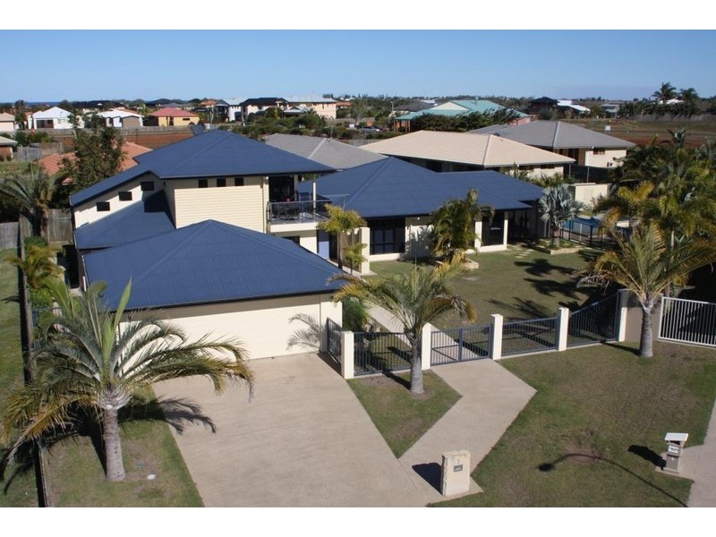 7 Tuckeroo Close, Coral Cove QLD 4670