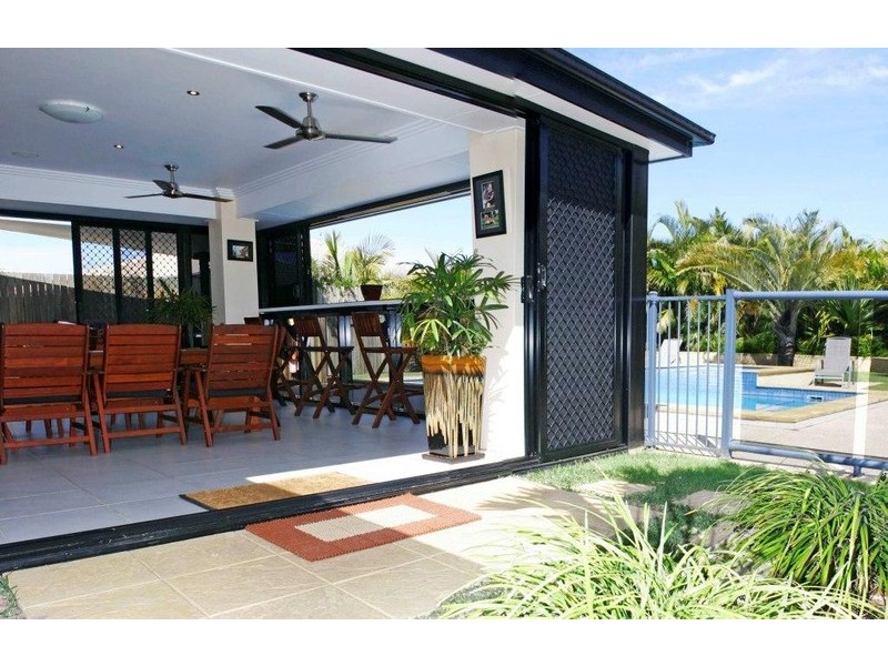 7 Tuckeroo Close, Coral Cove QLD 4670