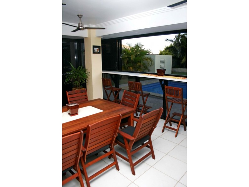 7 Tuckeroo Close, Coral Cove QLD 4670